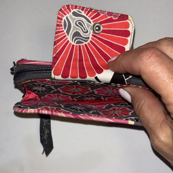 VERA BRADLEY QUILTED MINI WRISTLET/WALLET PINK/GRAY FLORAL DESIGN - Picture 5 of 8